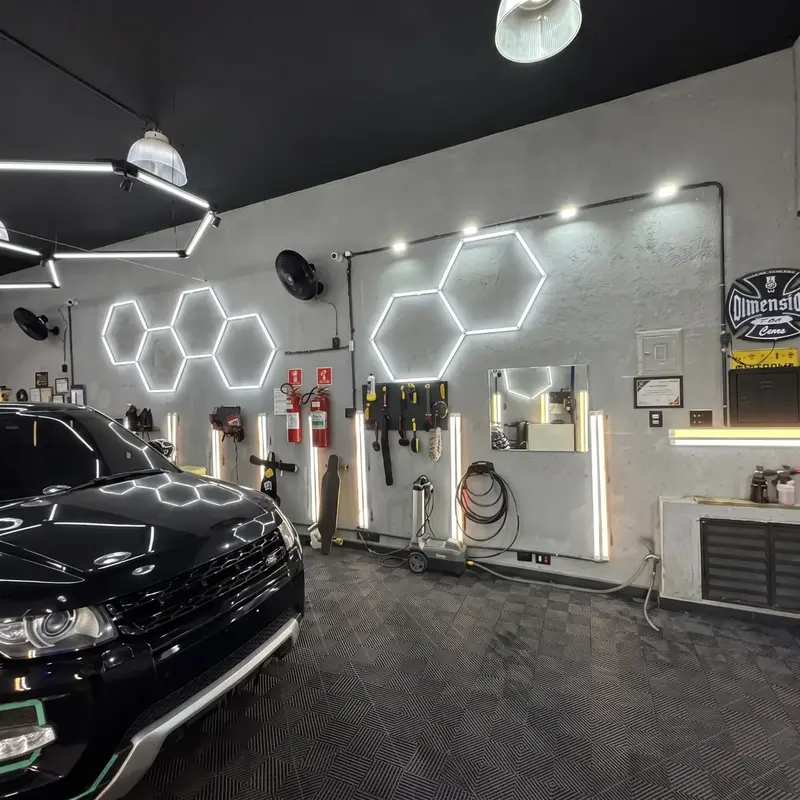Luz de estúdio – Iluminação técnica em LED revela cada detalhe da pintura